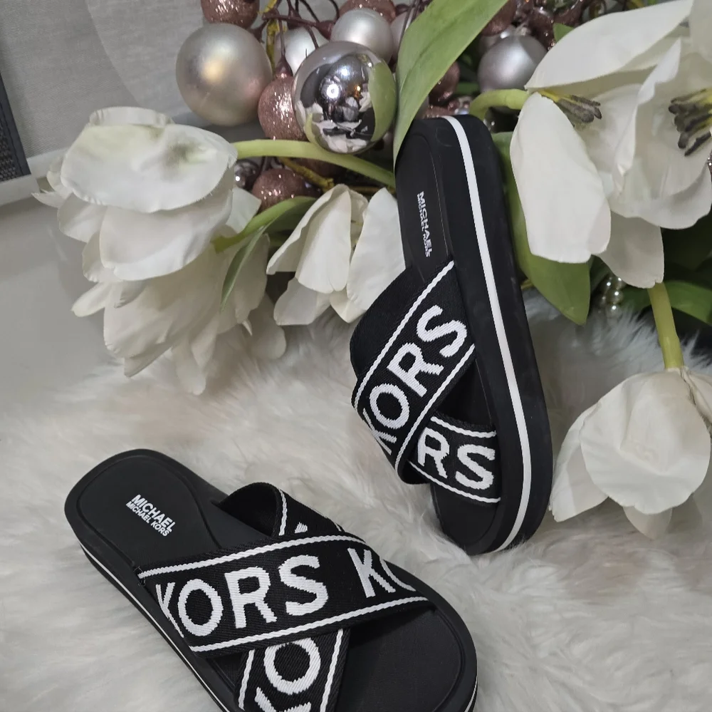 Michael Kors womens slides Color:black/whiteBrand new_3